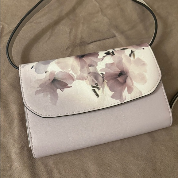 Simply Vera Floral Lavender Crossbody Purse - Picture 3 of 6